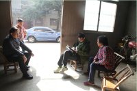 市国土资源局进村入户为贫困对象算好年终收支账