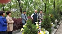 南部战区后勤保障部某分部政委雷宏泽来嘉鱼县文庙山烈士陵园祭扫