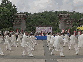 我市举办“国际太极拳健身月”展演活动