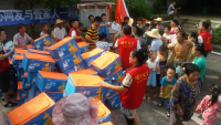 壹基金温暖包温暖灾区儿童 
