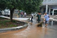 市工商局积极开展清淤卫生工作 